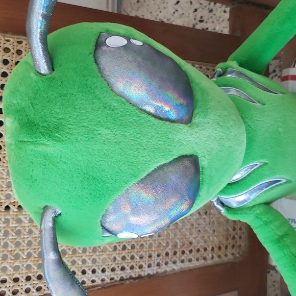 Dollskill Club Exx Green Alien Plushie - Picture 2 of 7